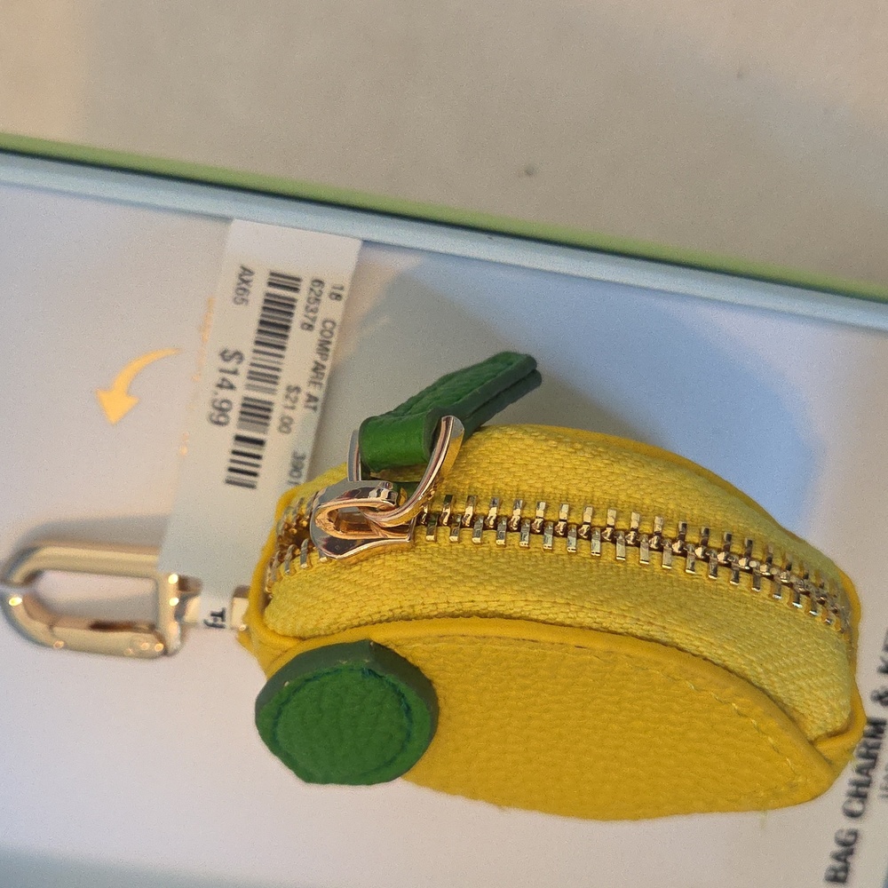 Piper Lemon Keychain with Green Leaf - Picture 2 of 2